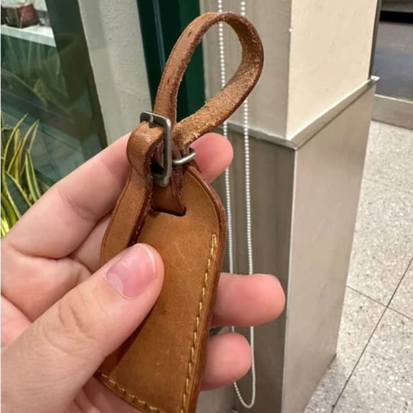 2 Louis Vuitton Tan Leather Luggage Tags (1 large &1 small) - Picture 12 of 14